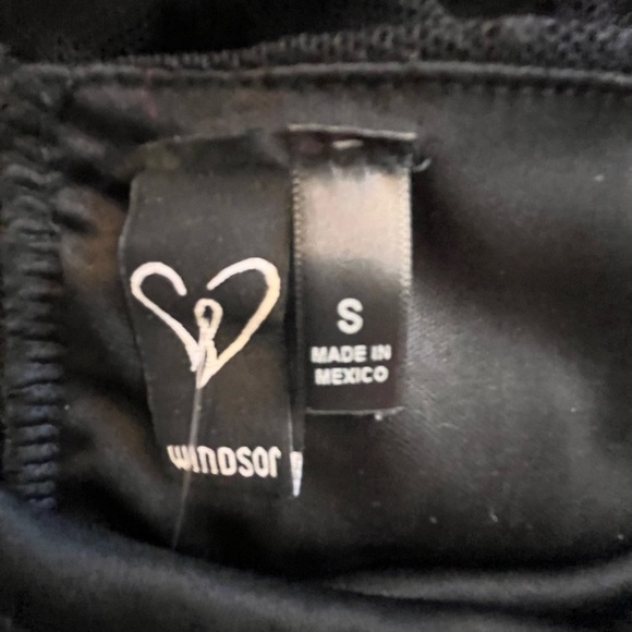 Elegant Black Dress with Sheer Sleeves - Picture 8 of 10